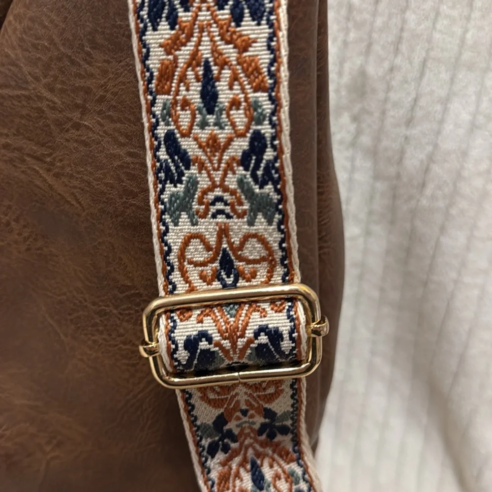Brown Leather Crossbody Bag with Patterned Strap - Picture 12 of 13